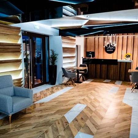 Hotel Goya Boutique Targu Jiu Bagian luar foto