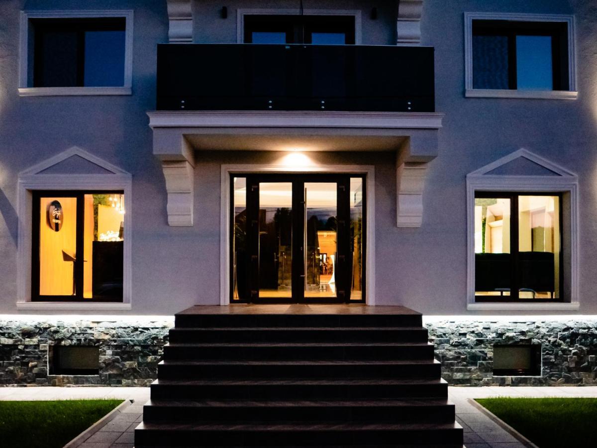 Hotel Goya Boutique Targu Jiu Bagian luar foto
