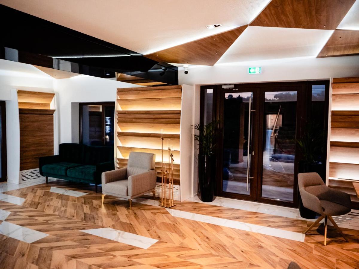 Hotel Goya Boutique Targu Jiu Bagian luar foto