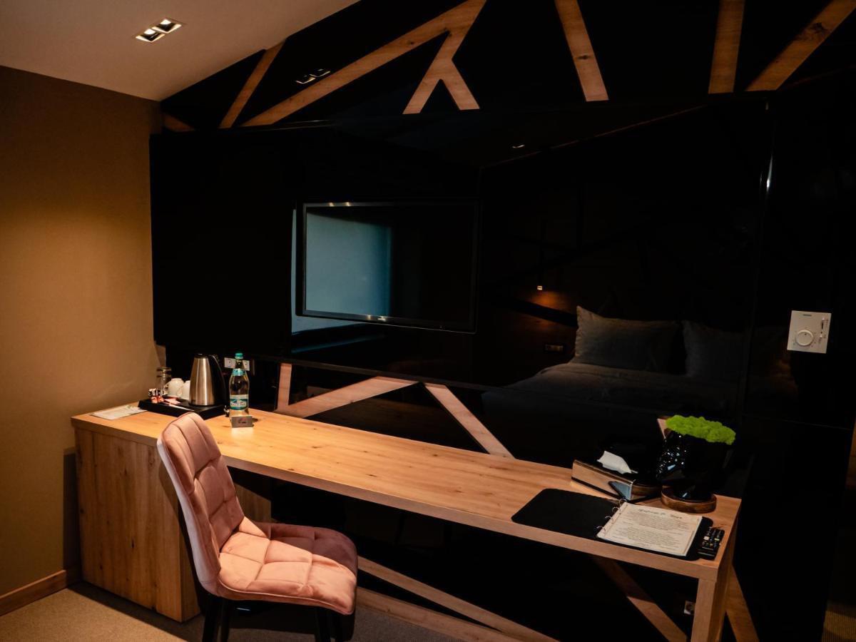 Hotel Goya Boutique Targu Jiu Bagian luar foto
