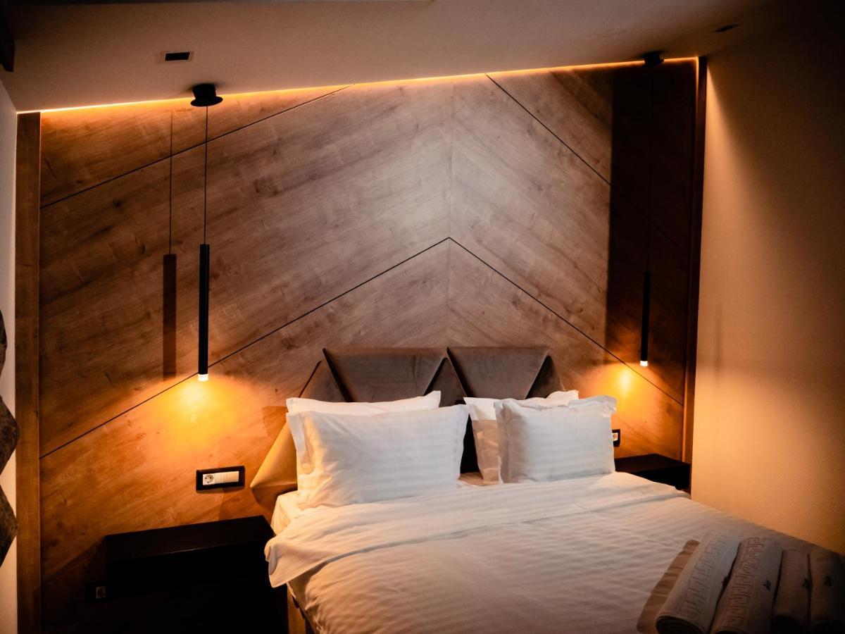Hotel Goya Boutique Targu Jiu Bagian luar foto
