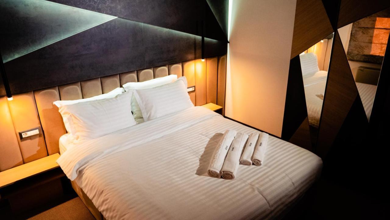 Hotel Goya Boutique Targu Jiu Bagian luar foto