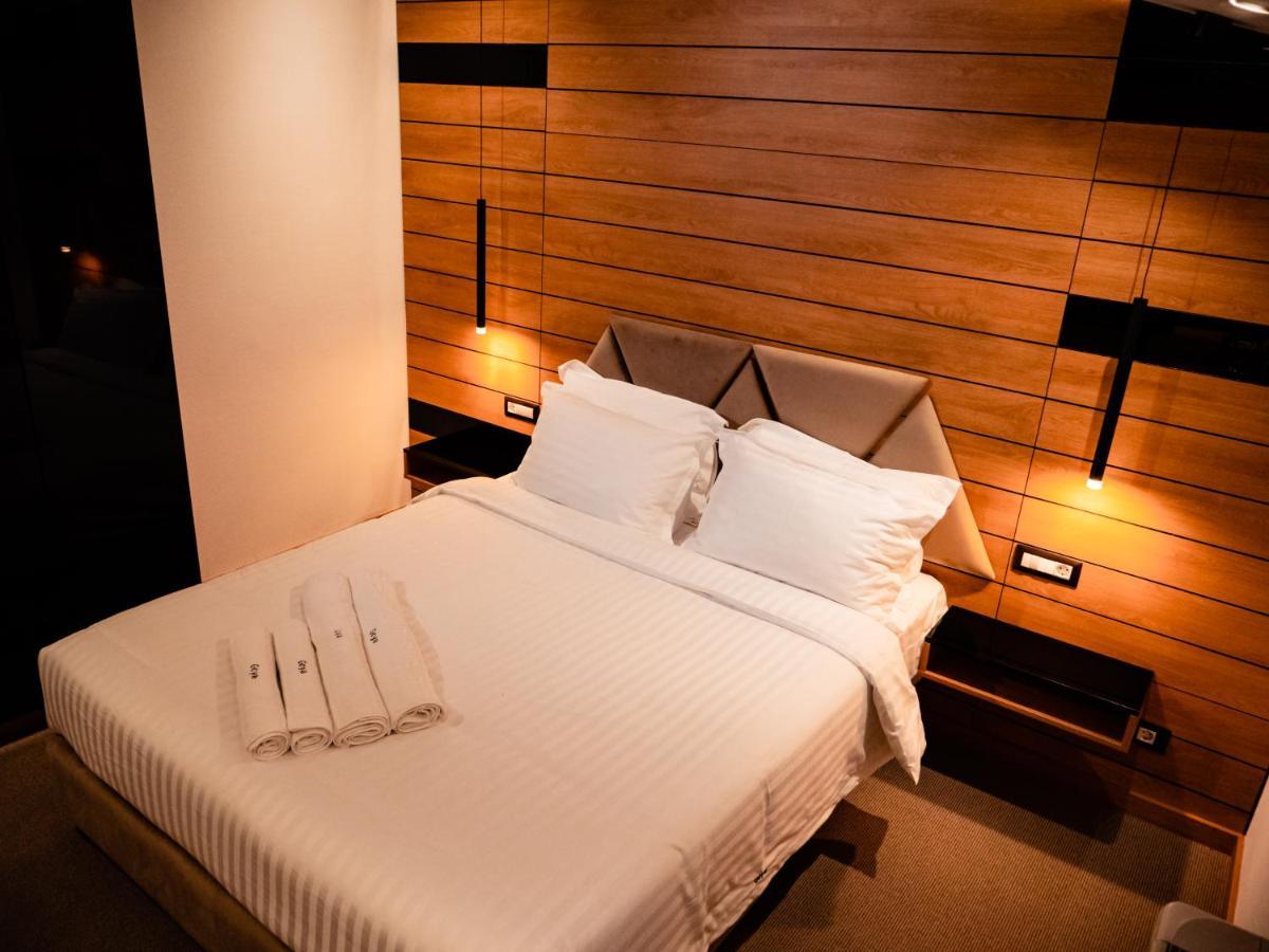 Hotel Goya Boutique Targu Jiu Bagian luar foto