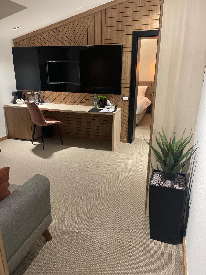 Hotel Goya Boutique Targu Jiu Bagian luar foto