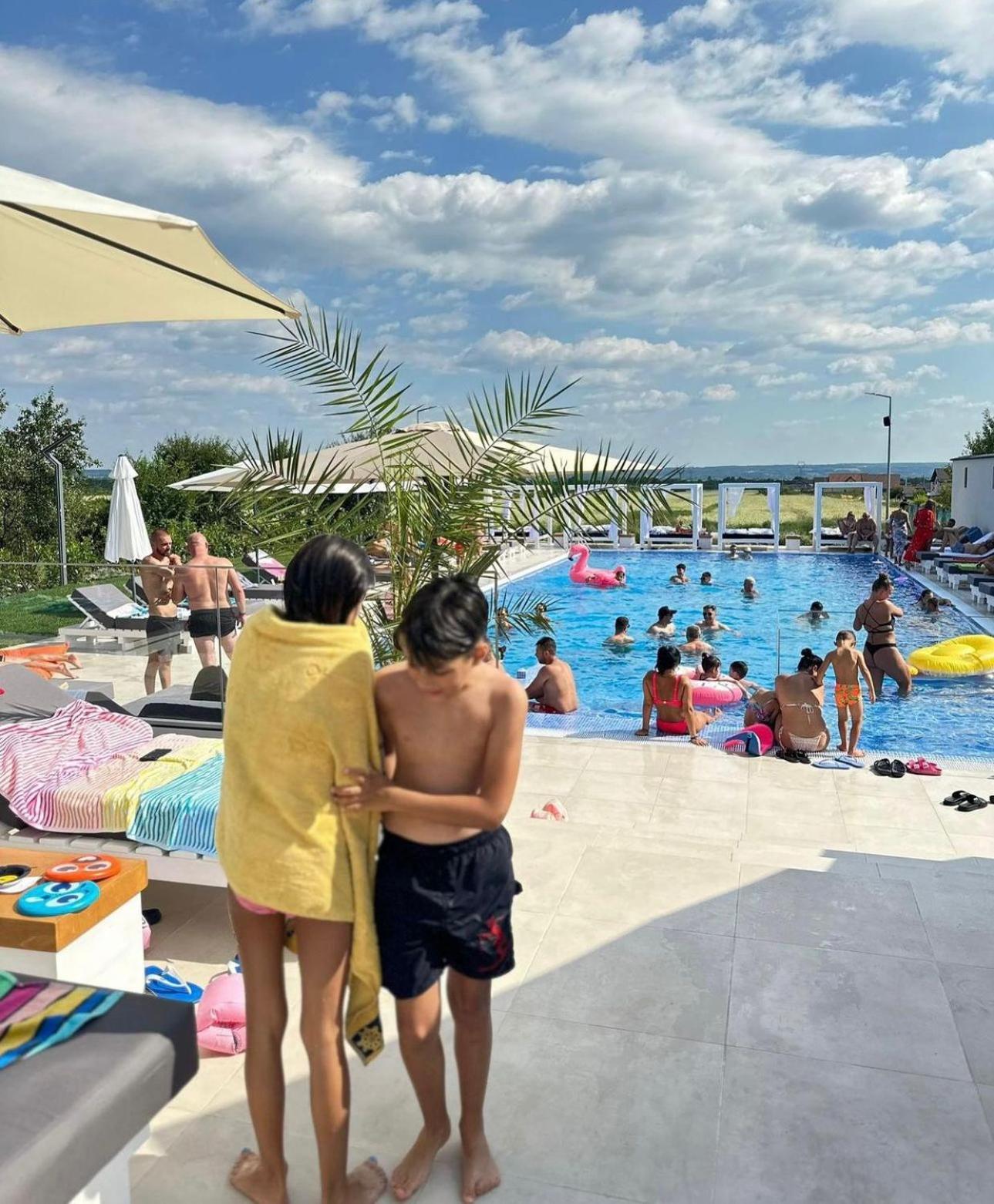 Hotel Goya Boutique Targu Jiu Bagian luar foto