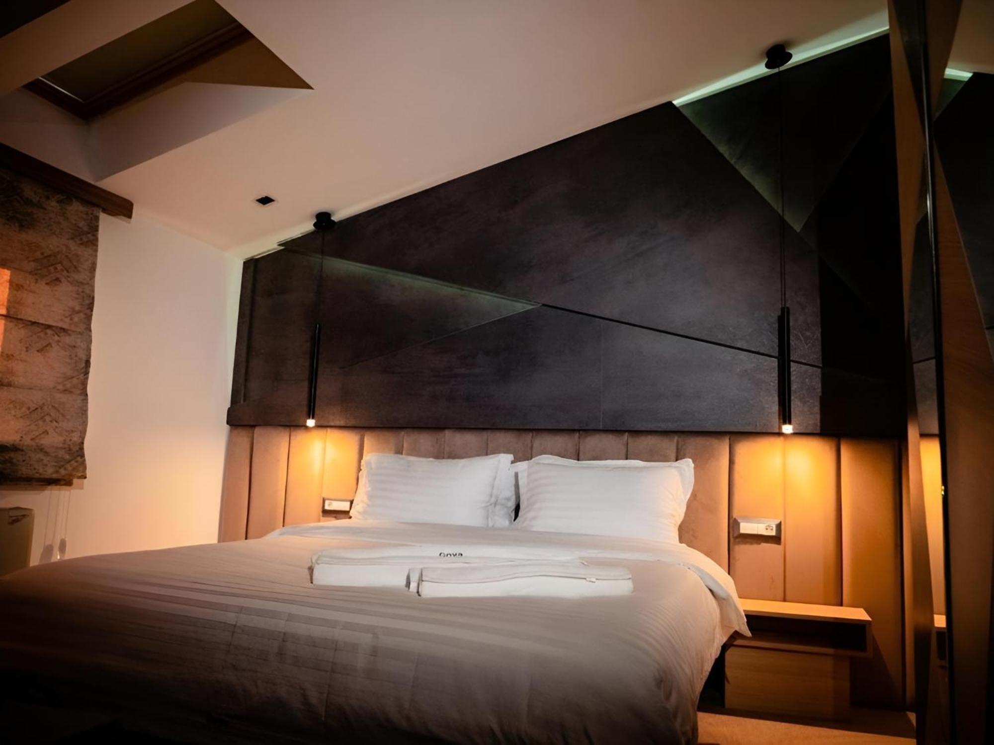 Hotel Goya Boutique Targu Jiu Bagian luar foto